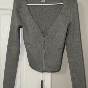Rue21 Gray Ribbed V-Neck Zip-Front Sweater